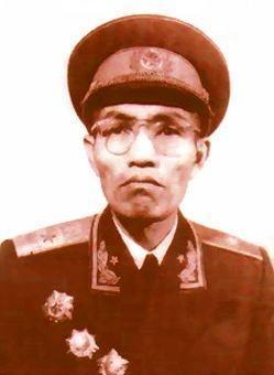 他姓張，浙江人，105歲；迄今為止，他是張姓最長(zhǎng)壽開(kāi)國(guó)將軍