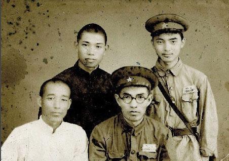 他姓張，浙江人，105歲；迄今為止，他是張姓最長(zhǎng)壽開(kāi)國(guó)將軍